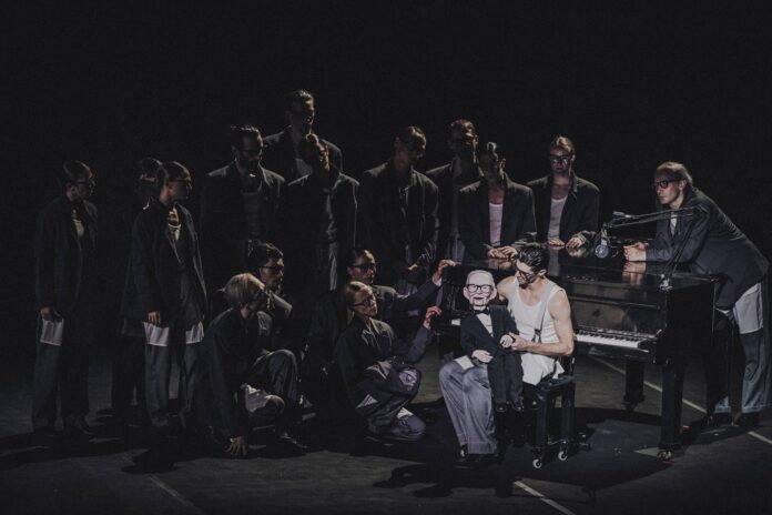 Notte Morricone: Allo Sferisterio Sold Out per Un Viaggio Sensoriale tra Danza e Sonorità Contemporanee
