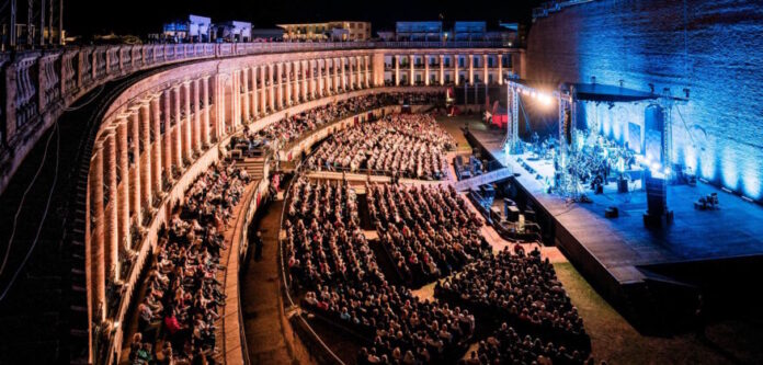Macerata Sferisterio Live: Arriva Il Sultano della Chitarra!
