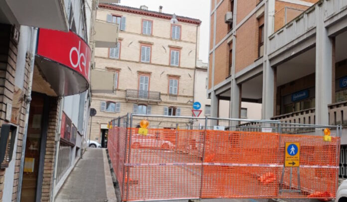 Macerata: Via XXIV Maggio chiusa per almeno un anno e Via Morbiducci è già nel caos