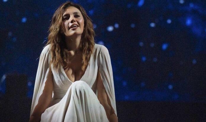 Serena Rossi incanta lo Sferisterio: la vera sirena partenopea conquista Macerata