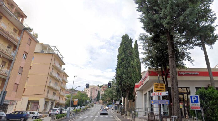 Macerata Via dei Velini, commercianti infuriati: “Basta promesse, così chiudiamo!”