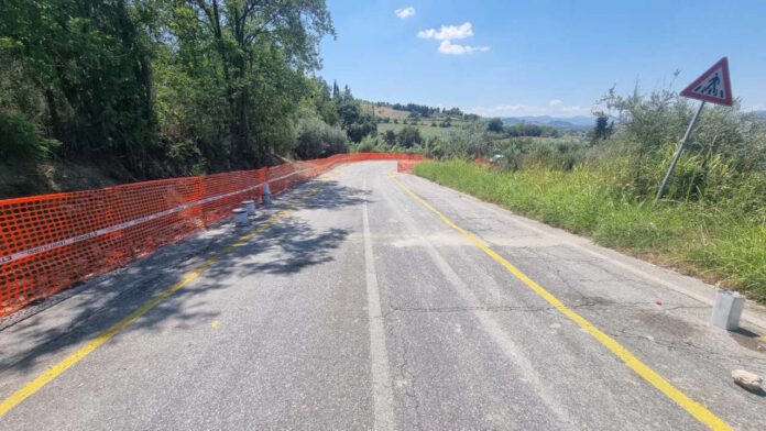 Macerata, ancora disagi in via dei Velini: strada chiusa per due giorni nel tratto dei lavori