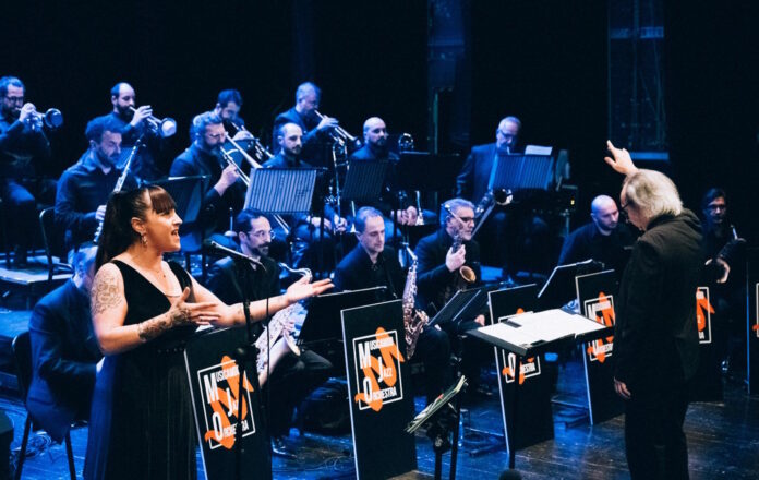 Pino Daniele rivive a Macerata: la Musicamdo Jazz Orchestra incanta il Lauro Rossi e chiude una rassegna da record