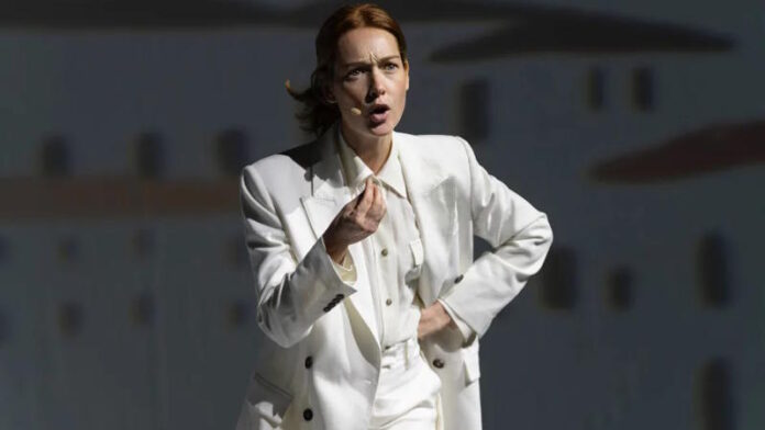 La Vittoria è la balia dei vinti: lo spettacolo con Cristiana Capotondi a Macerata che racconta il bombardamento di Firenze del 43